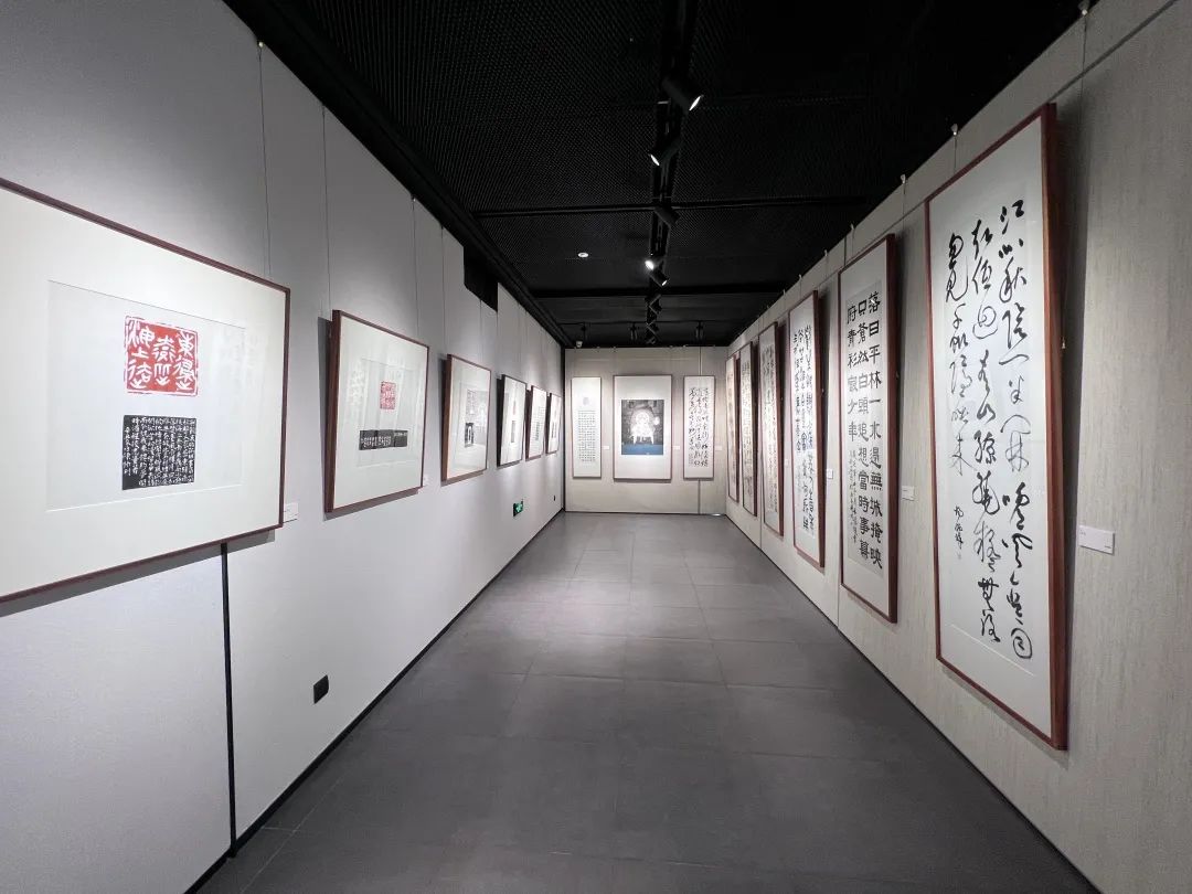 展讯｜相与此处吟山湖——飞来峰主题艺术作品展在韩美林艺术馆开幕