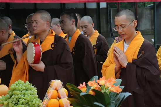 践行慈悲平等&nbsp;救拔众生苦难&nbsp;翰林寺举行放生法会