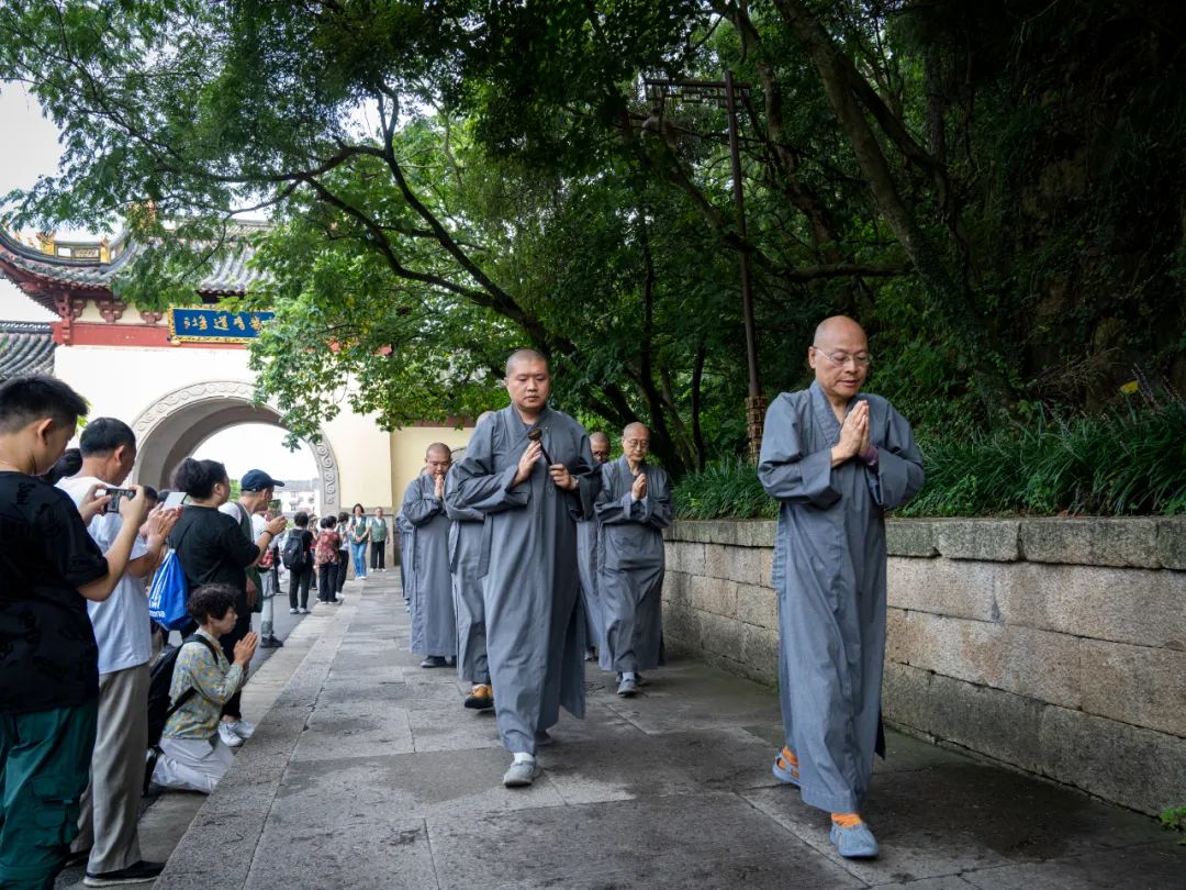 新闻｜忻州翰林寺方丈光泉大和尚领众朝礼普陀山观世音菩萨道场