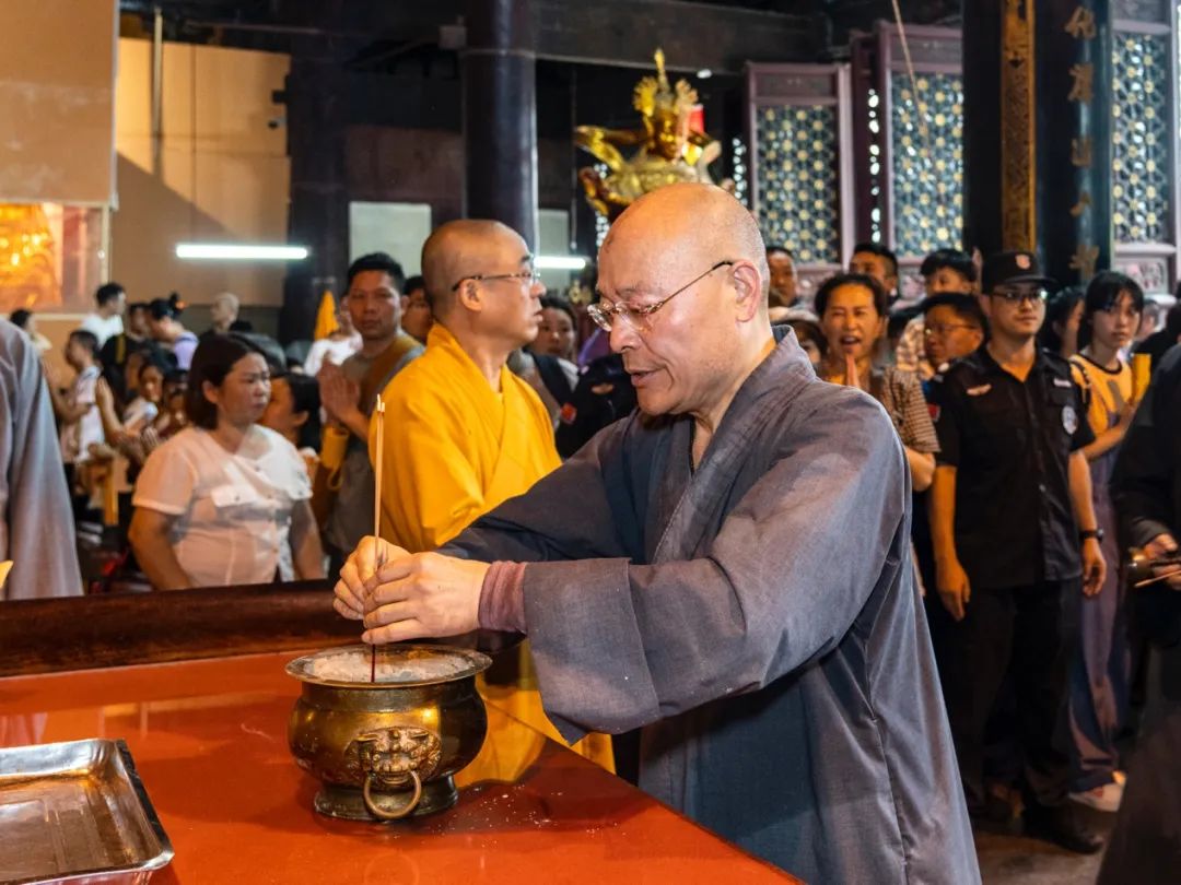 新闻｜忻州翰林寺方丈光泉大和尚领众朝礼普陀山观世音菩萨道场