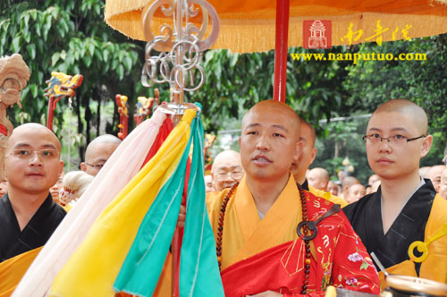 净心法师荣膺厦门虎溪岩寺住持晋山升座庆典隆重举行